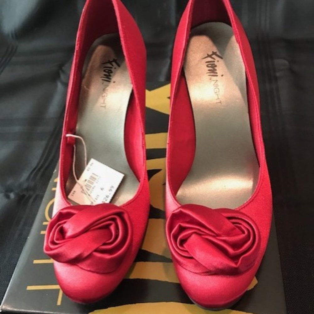 Fioni Night Red Infinite 3" Heels Size 6 🎀